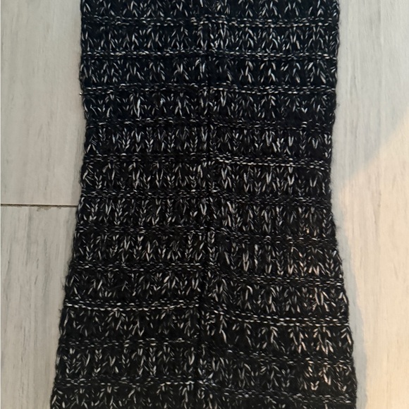 Betsey Johnson Scarf Silver Black Pearl Beads Infinity Cowl Neck Knit - Picture 6 of 10